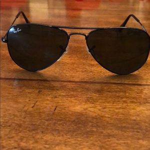 Black Aviator Ray-Bans